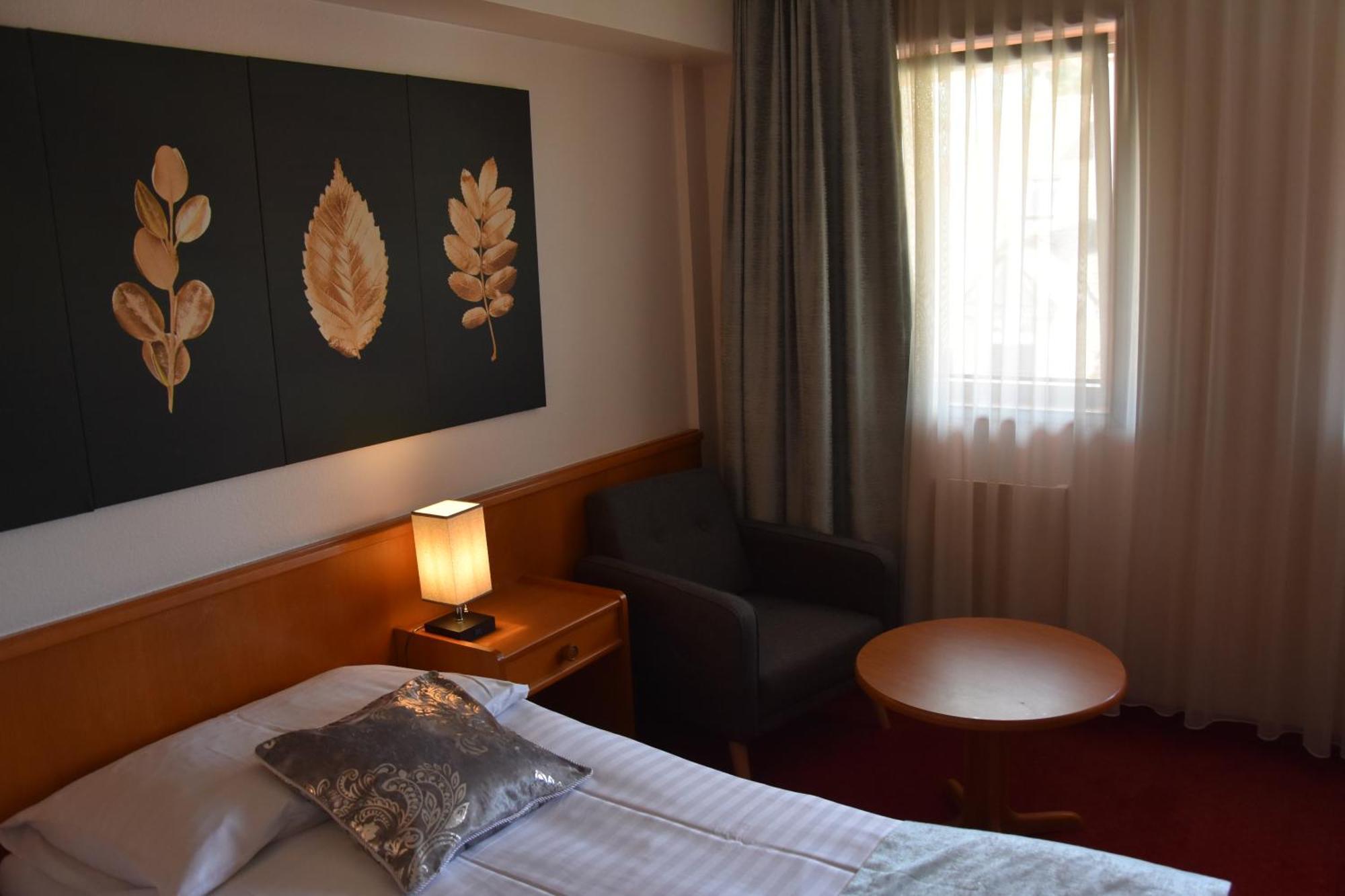 Hotel Des Trois Rois Le Locle Ngoại thất bức ảnh