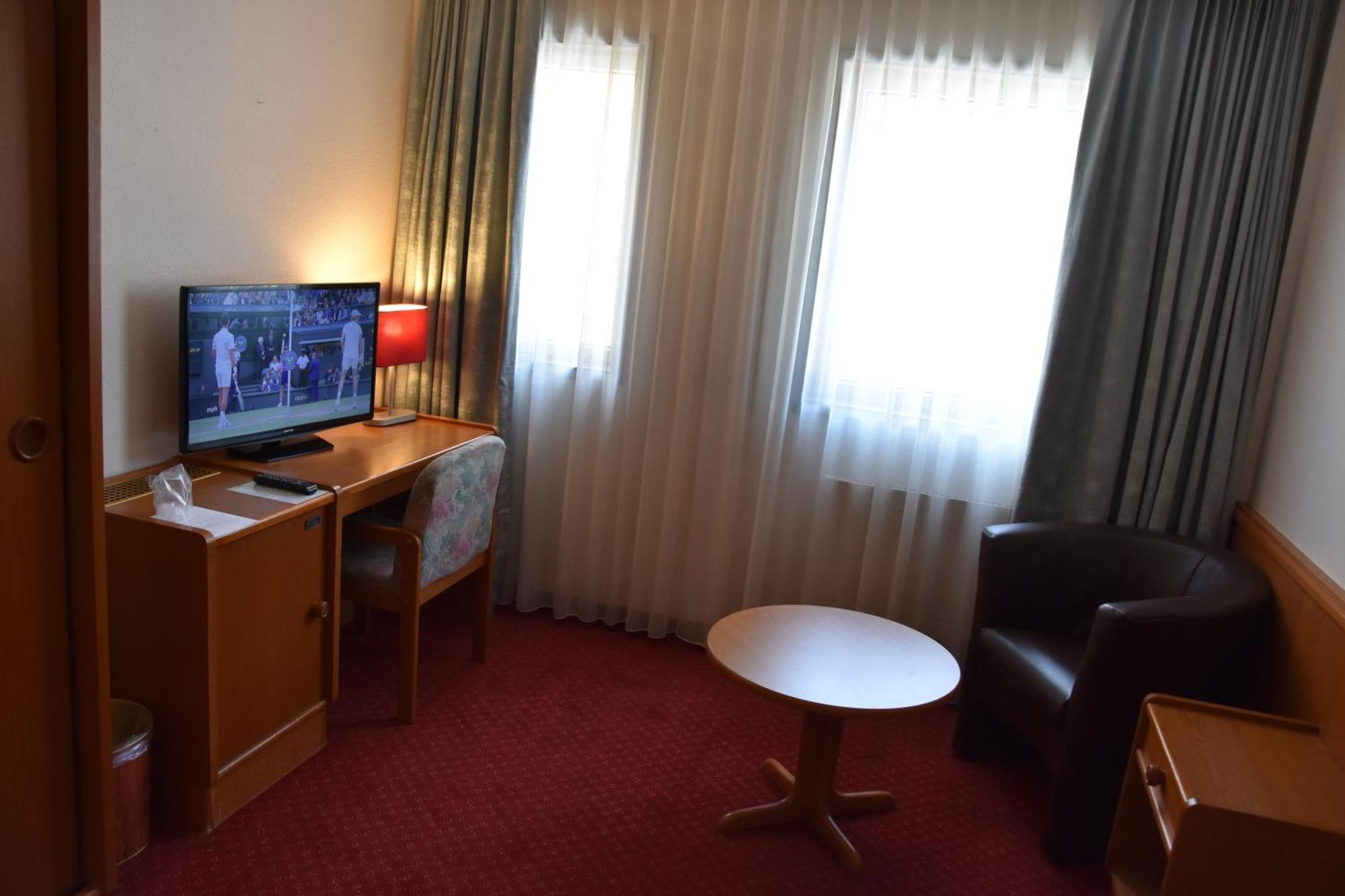 Hotel Des Trois Rois Le Locle Ngoại thất bức ảnh