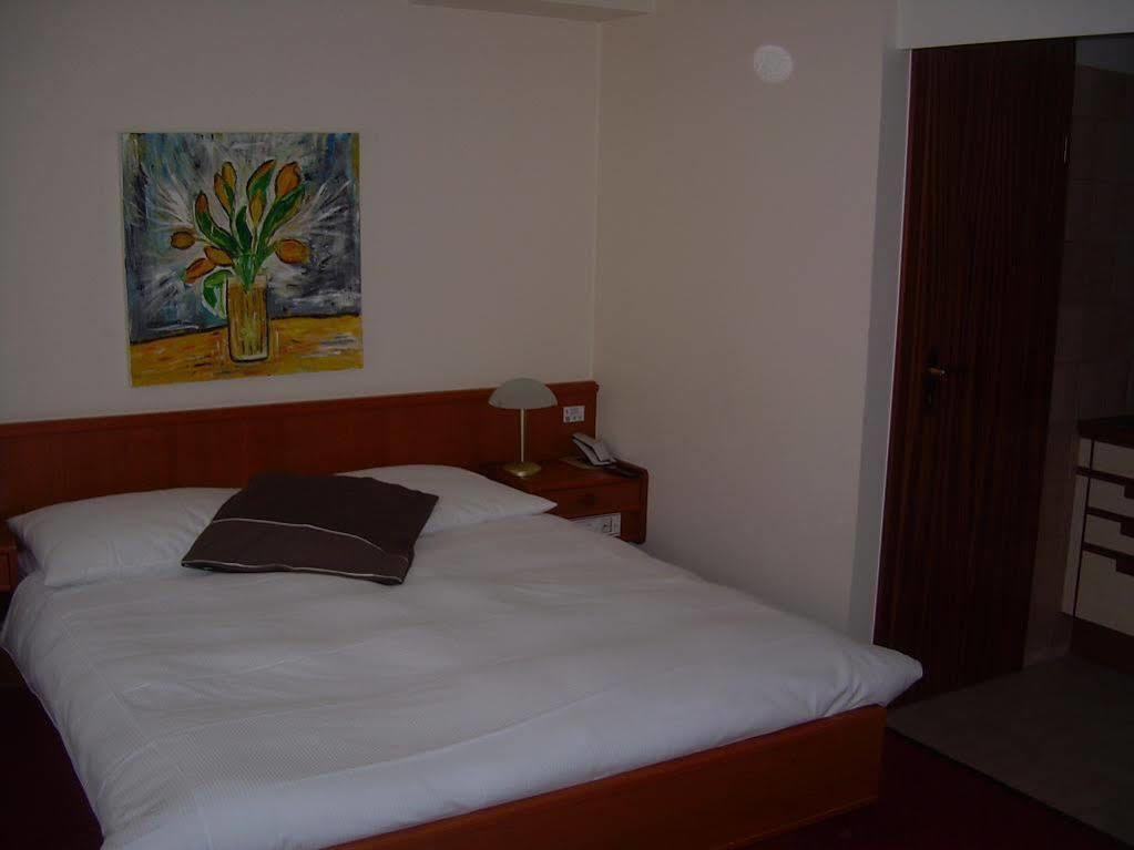 Hotel Des Trois Rois Le Locle Ngoại thất bức ảnh