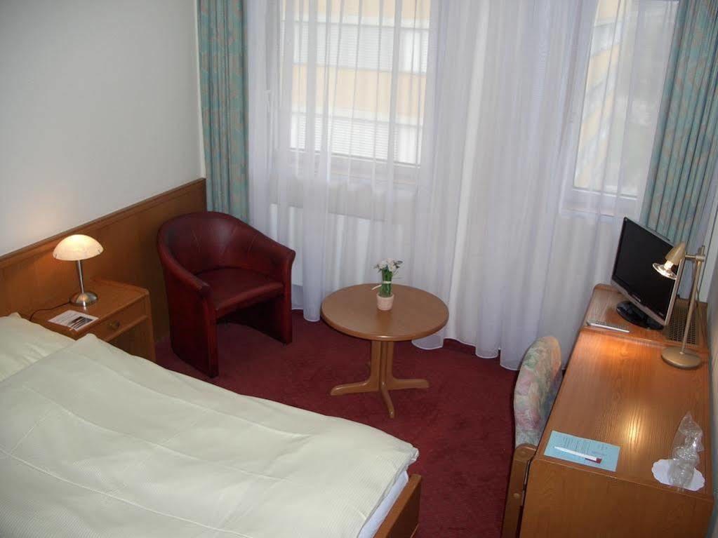 Hotel Des Trois Rois Le Locle Ngoại thất bức ảnh